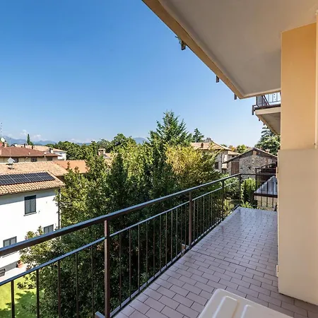 House Near Train Stationa/c *